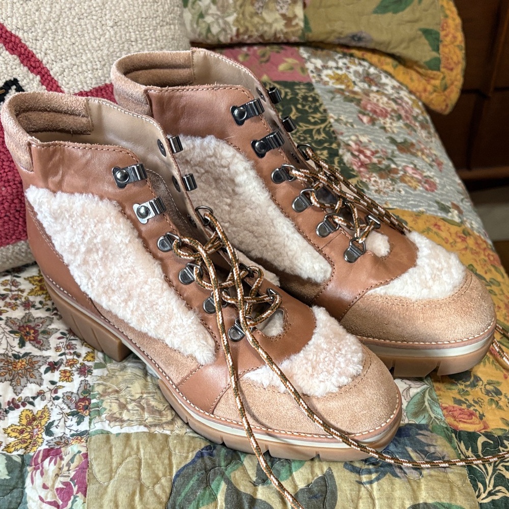 Bernardo Tan and Cream leather suede sheepskin Lace Up Boots 8.5 nwot